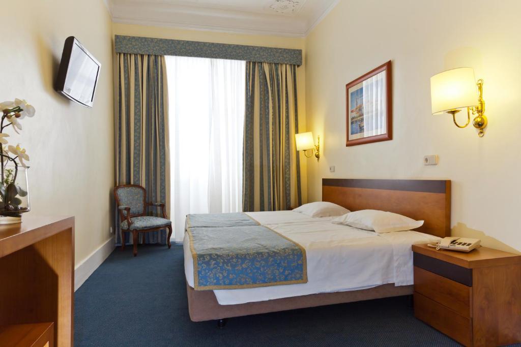 Double or Twin Room,644378253:JPEG